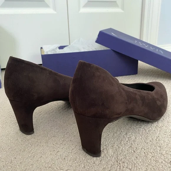 Stuart Weitzman Chicpump | Size 9.5 | Cola Suede - Picture 5 of 5